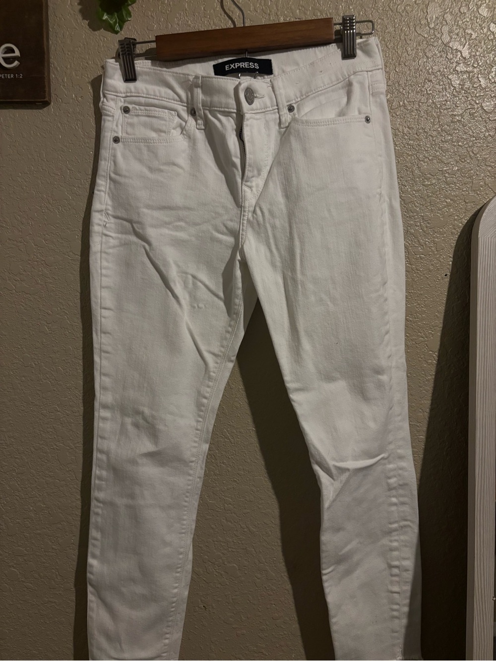 Express women White Skinnyy Jeans